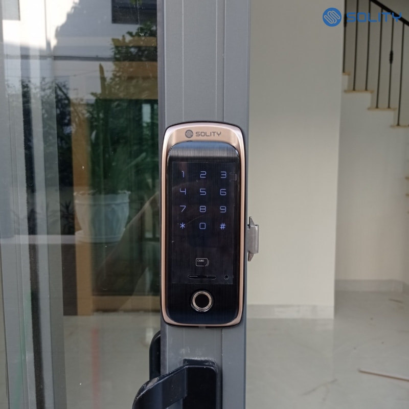 khóa vân tay cửa kính