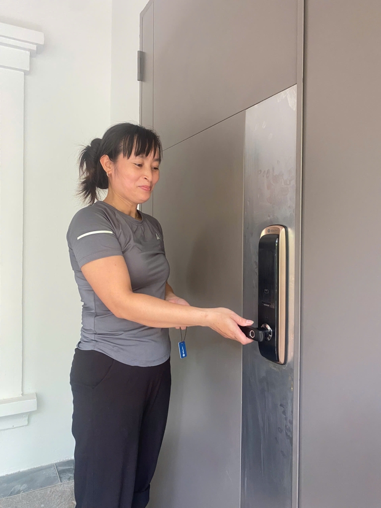 khóa vân tay cho cửa nhôm