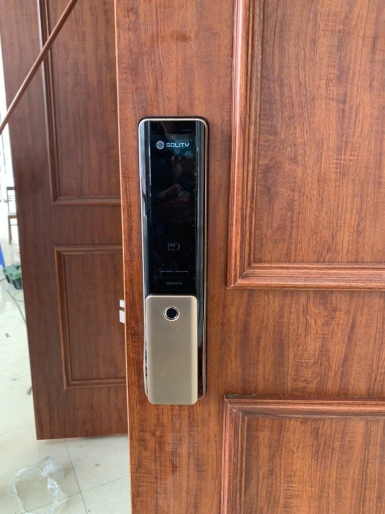 khóa vân tay solity