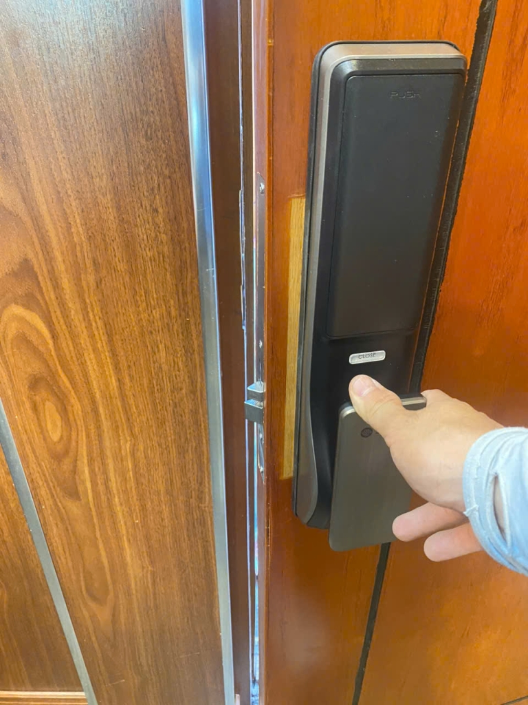 Khóa Cửa Vân Tay Chất Lượng Cao