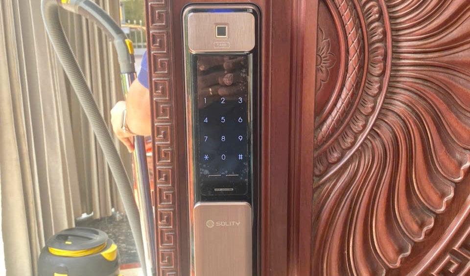 khóa cửa điện tử