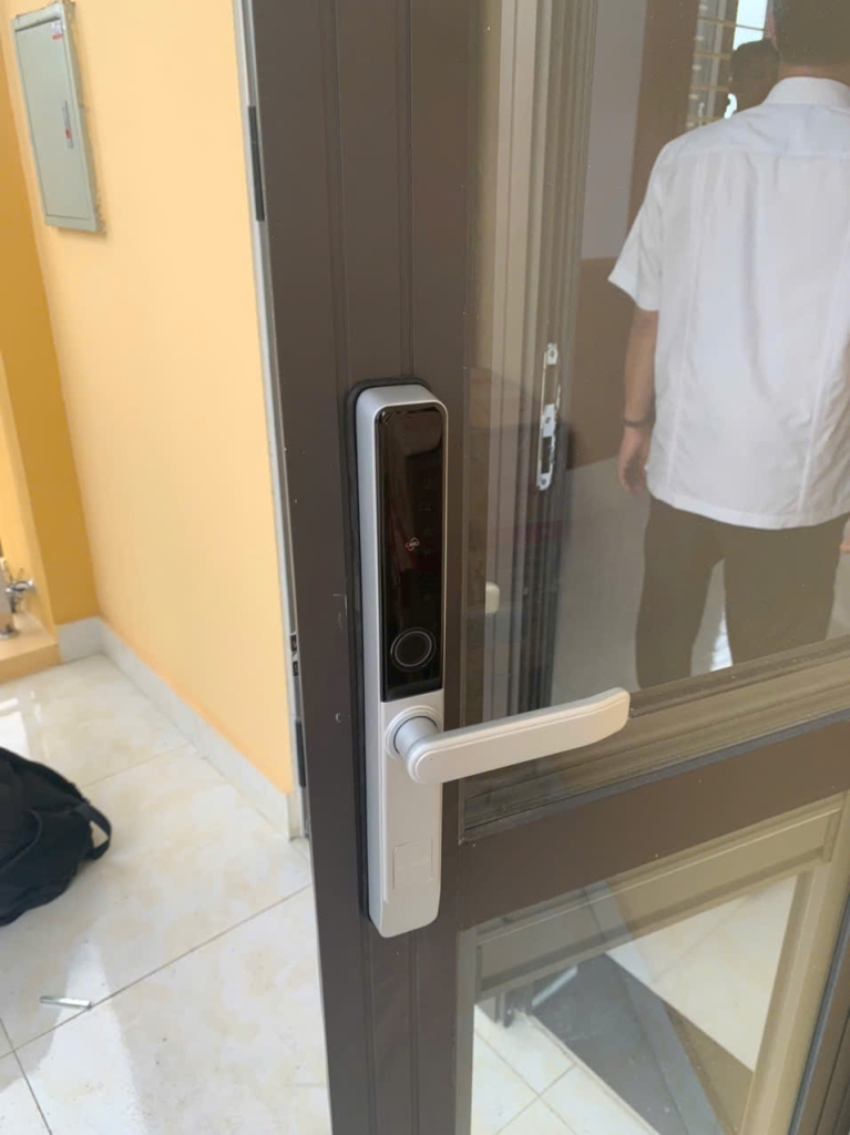 khóa cửa vân tay