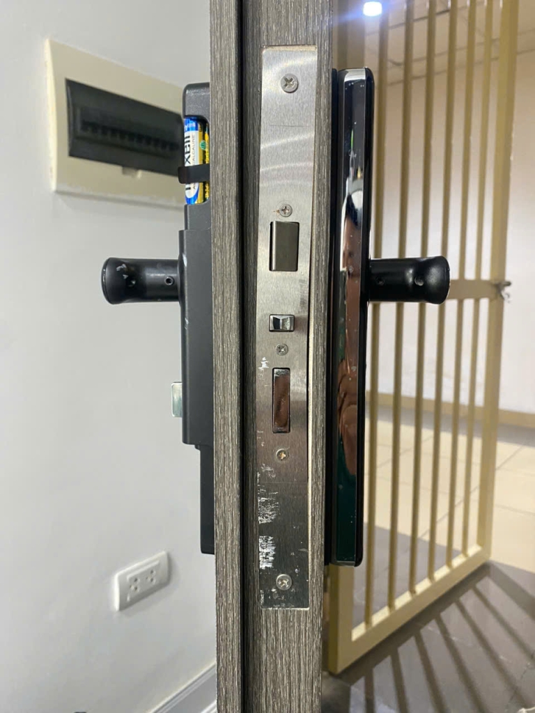 khóa cửa vân tay