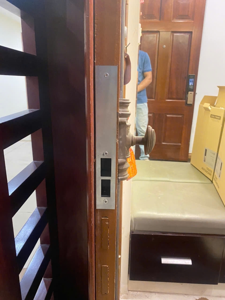 khóa cửa vân tay