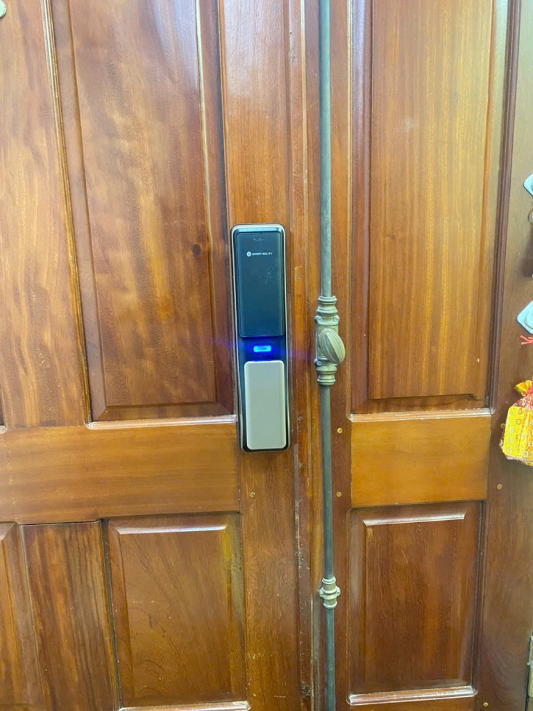 khóa cửa vân tay