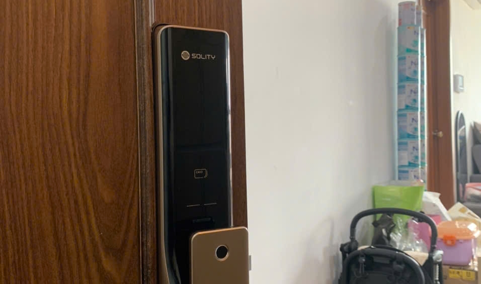 khóa cửa vân tay