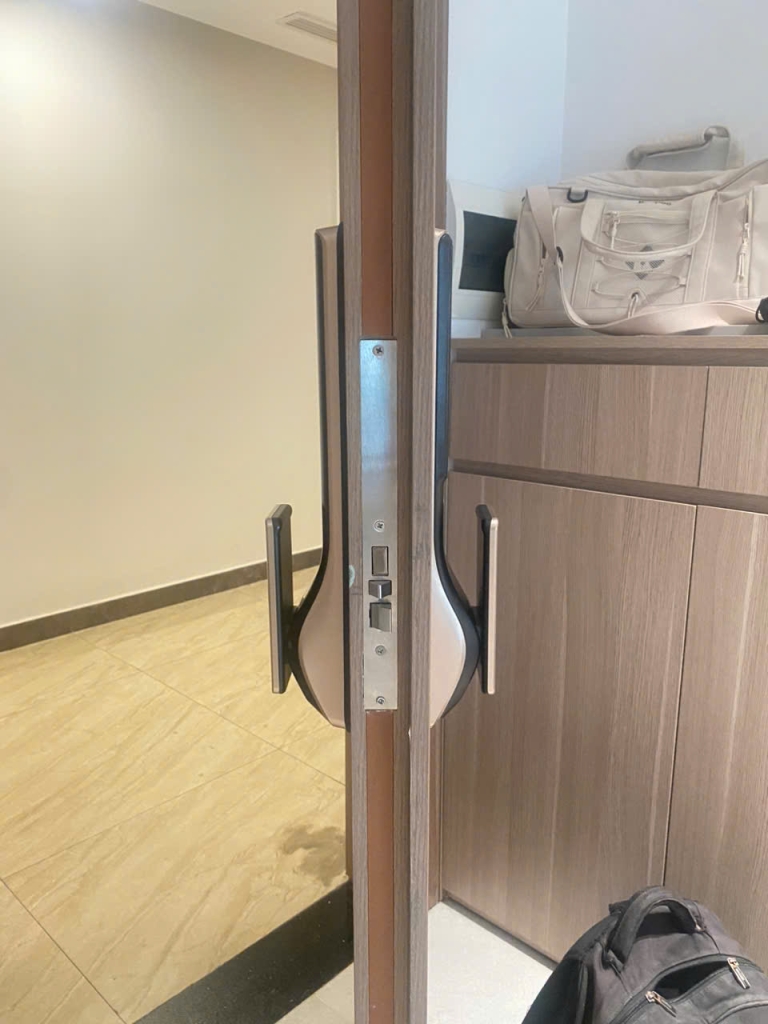 Khóa Vân Tay Cửa Cổng