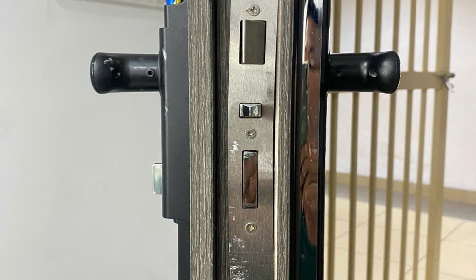 Hướng Dẫn Sử Dụng Khóa Cửa Vân Tay