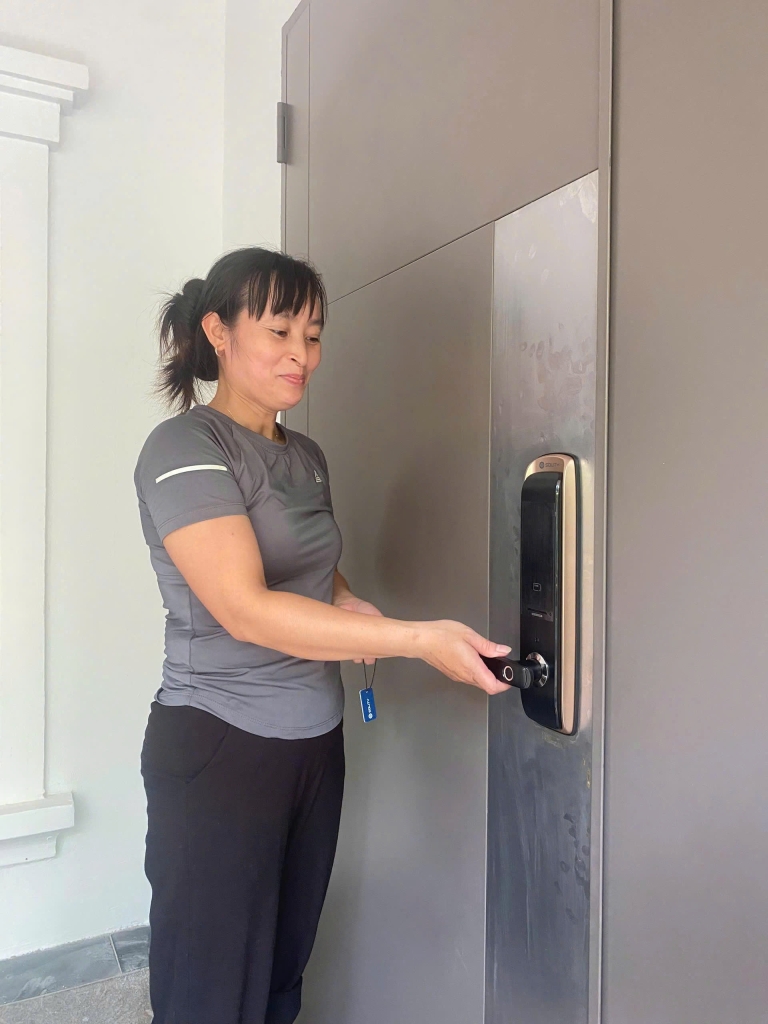 Khóa cửa vân tay