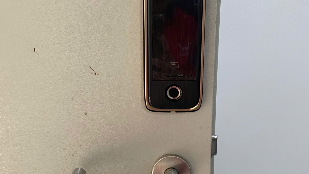 khóa cửa vân tay giá rẻ