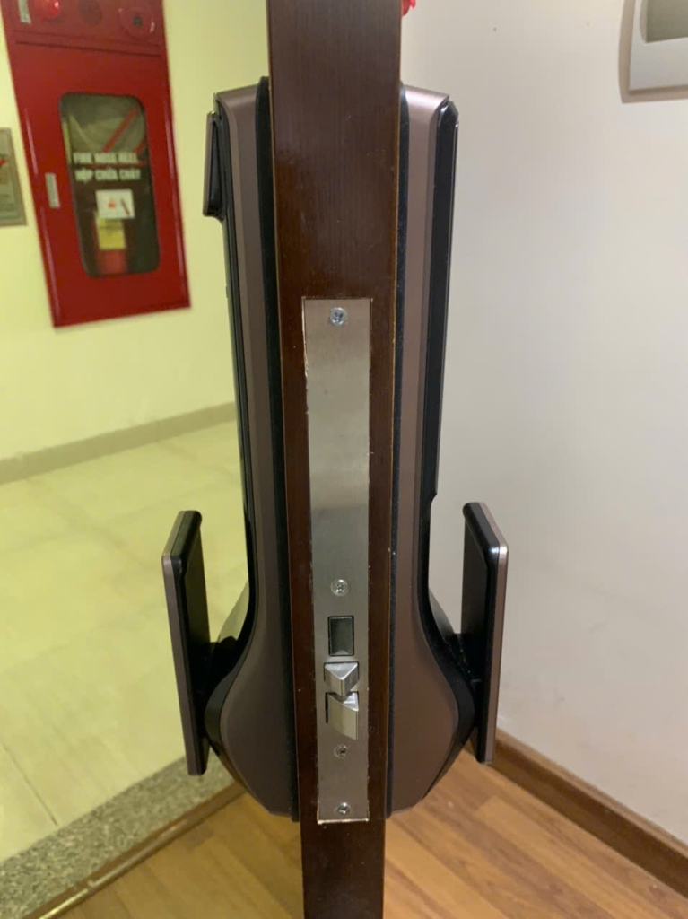 khóa cửa vân tay