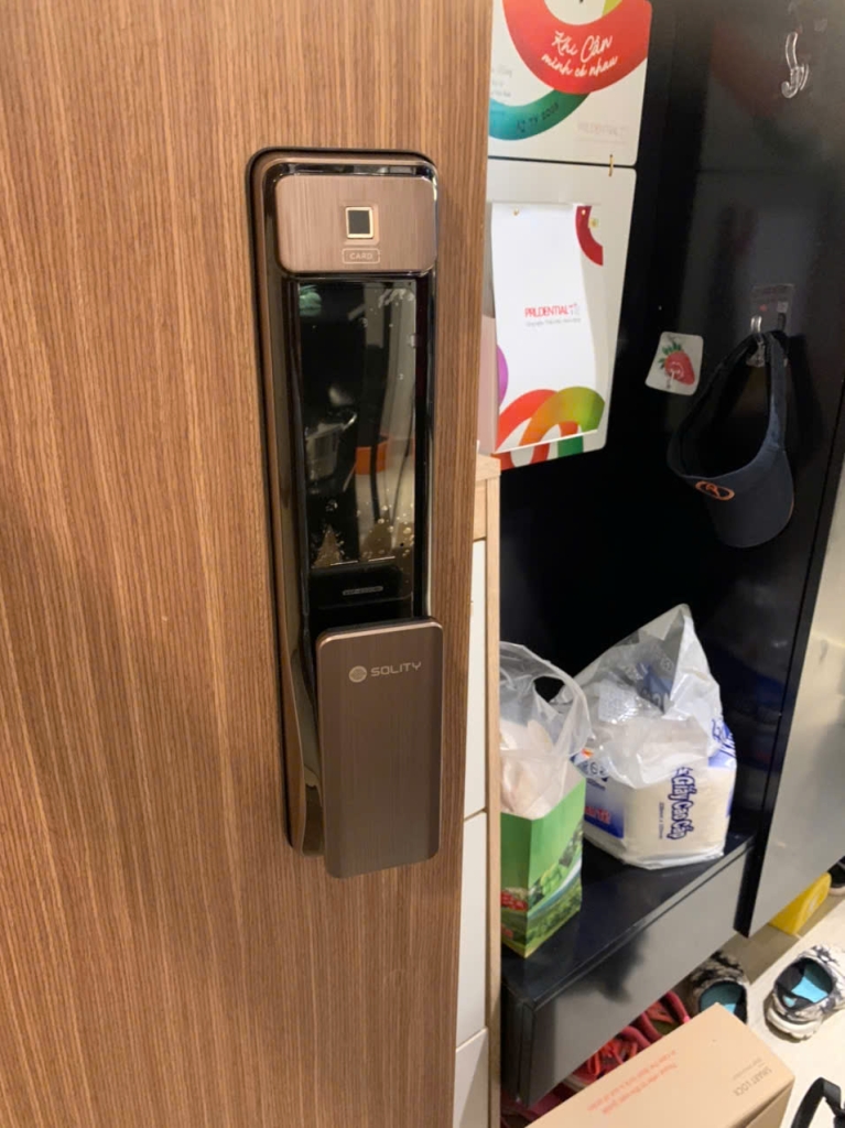 khóa cửa vân tay