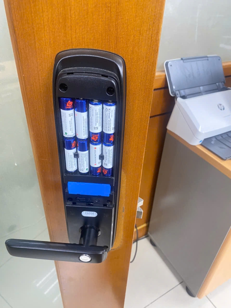 khóa cửa vân tay