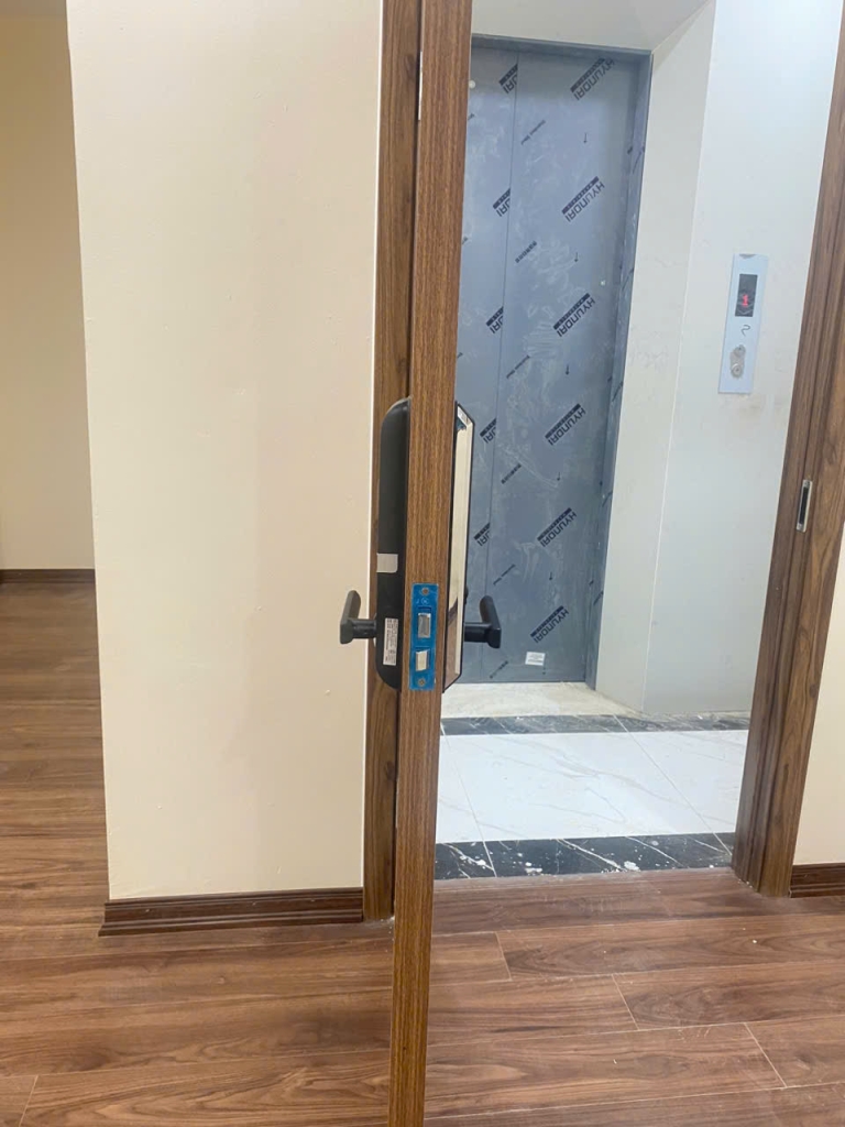 khóa cửa vân tay nhập khẩu