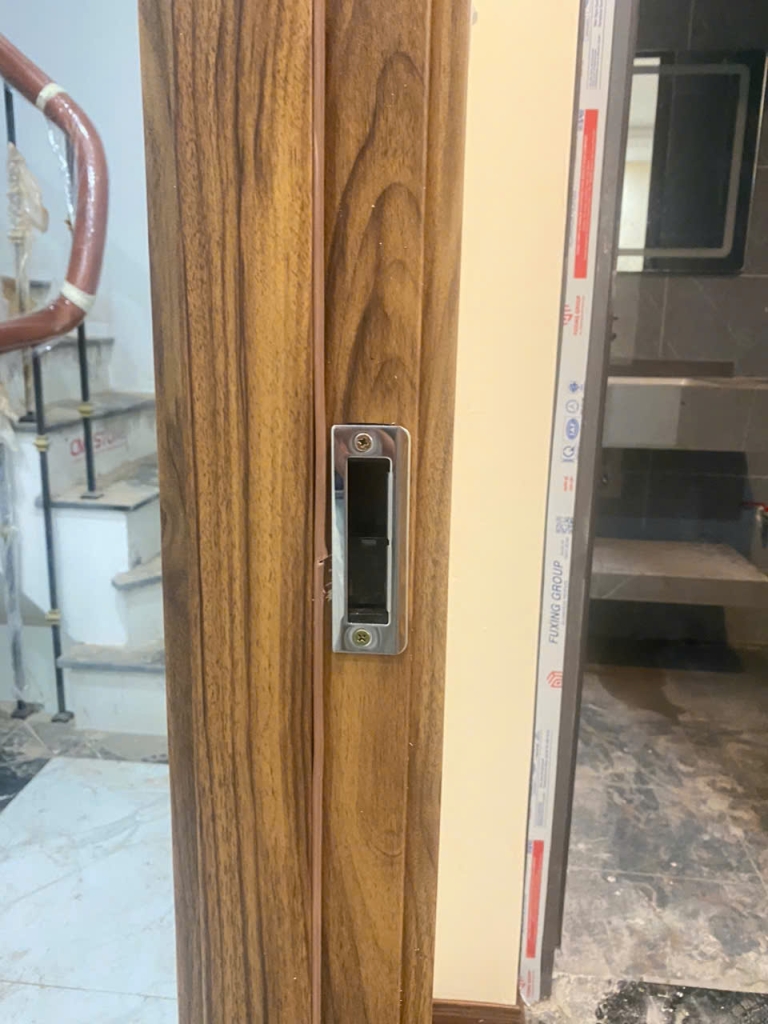 khóa cửa vân tay nhập khẩu