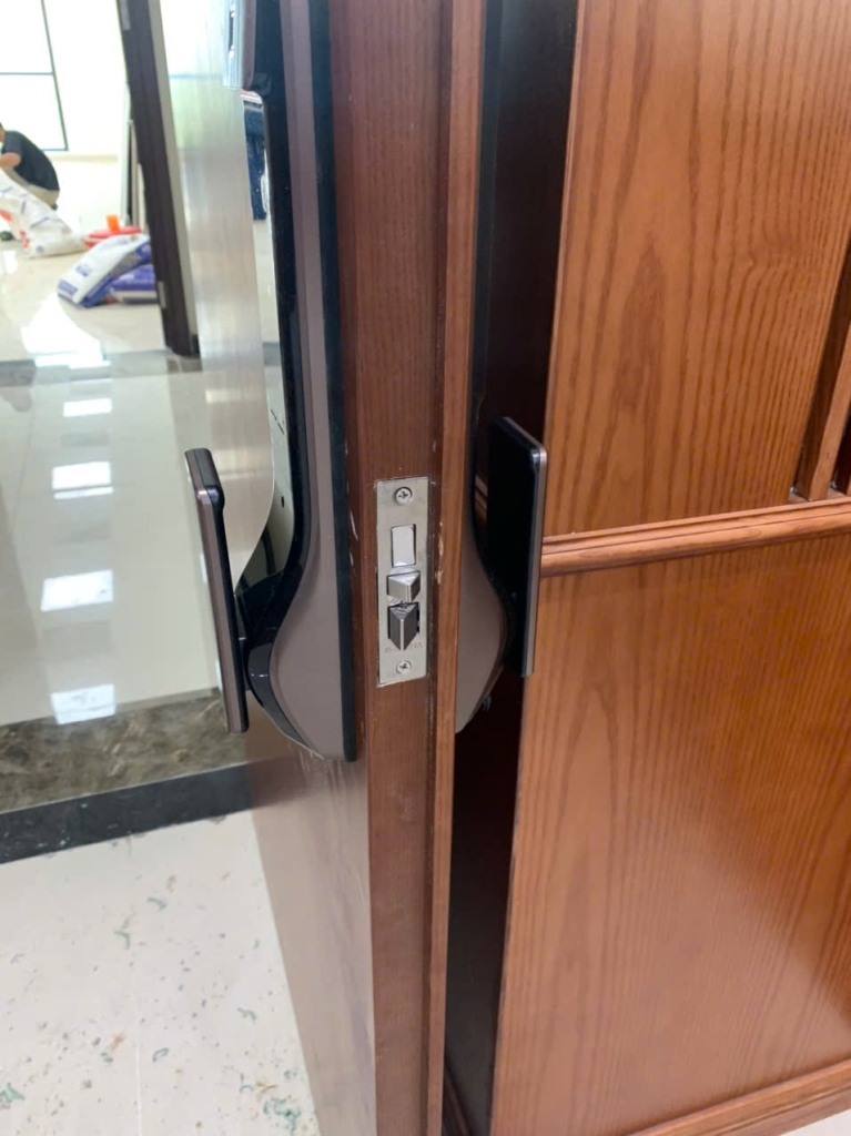 Khóa Cửa Vân Tay Cho Biệt Thự Sang Trọng