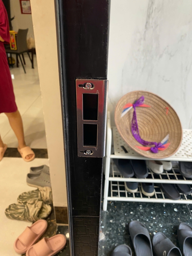 khóa cửa vân tay bị kẹt