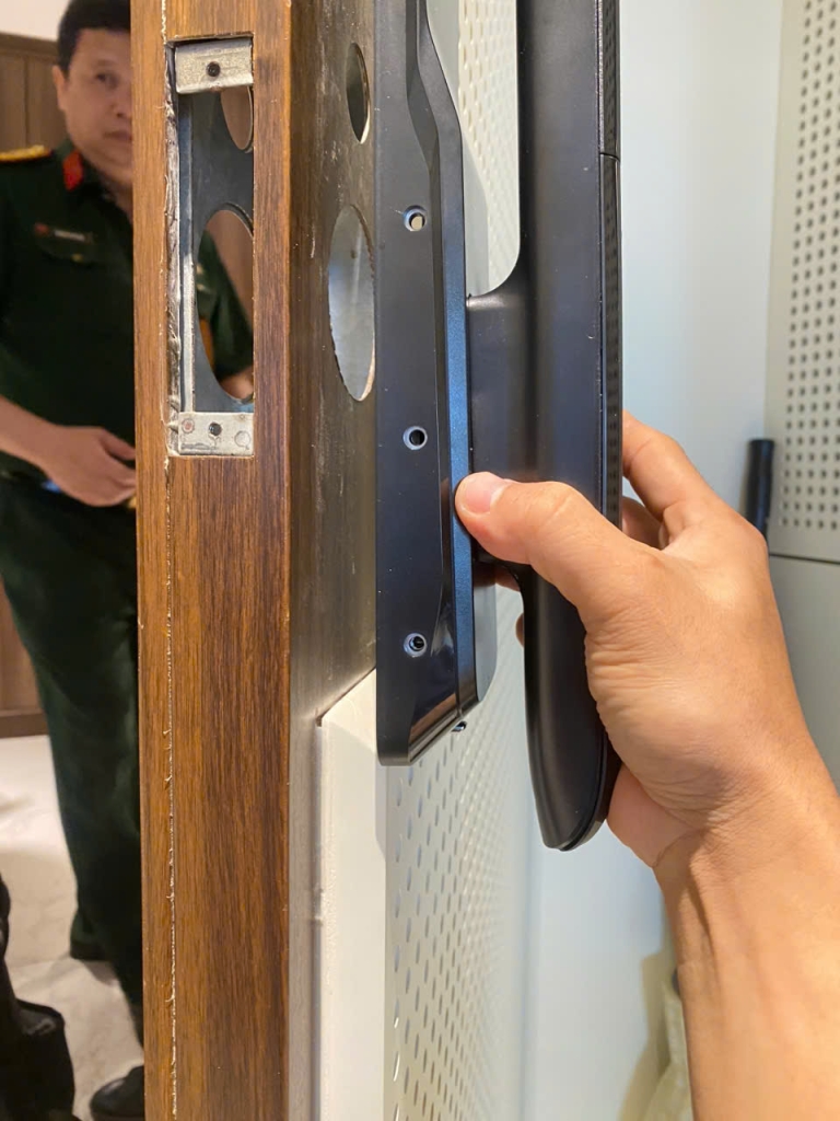 Khóa Cửa Vân Tay Chính Hãng