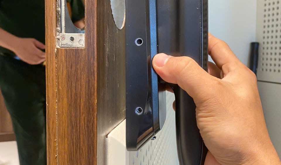 Khóa Cửa Vân Tay Chính Hãng