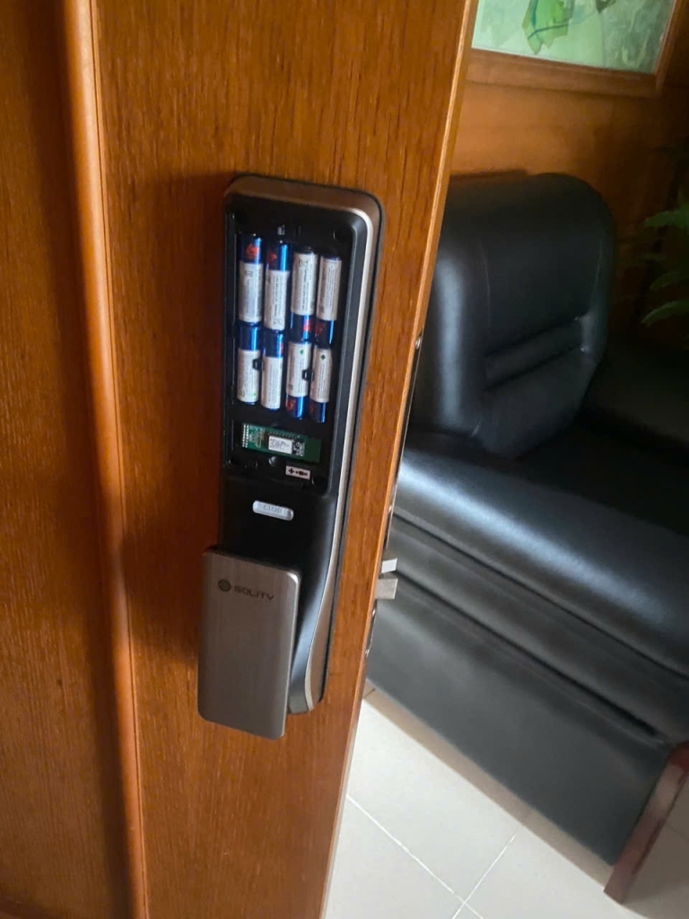 Khóa Cửa Vân Tay Chính Hãng