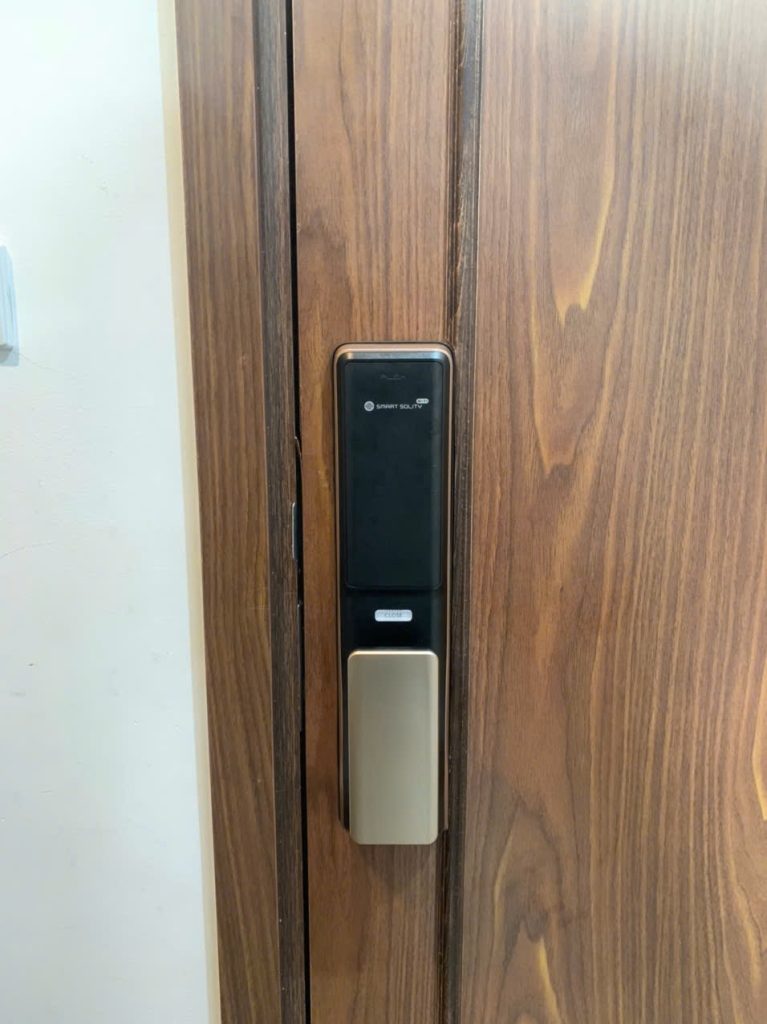 khóa cửa vân tay Hàn Quốc