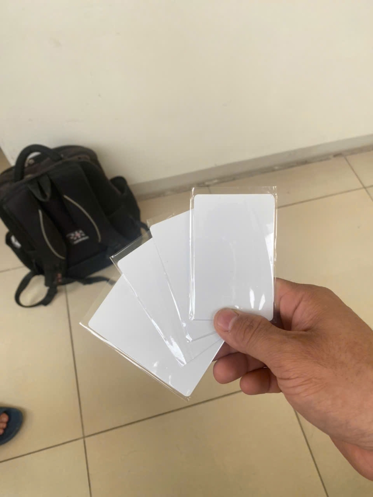 khóa cửa điện tử