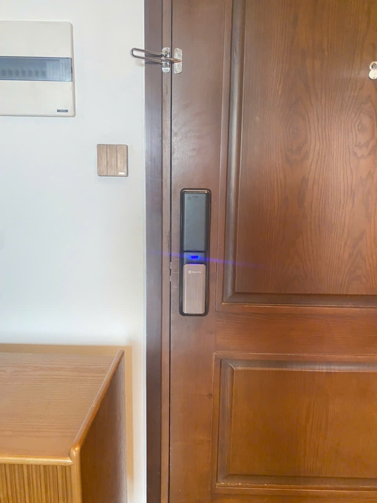 khóa cửa vân tay