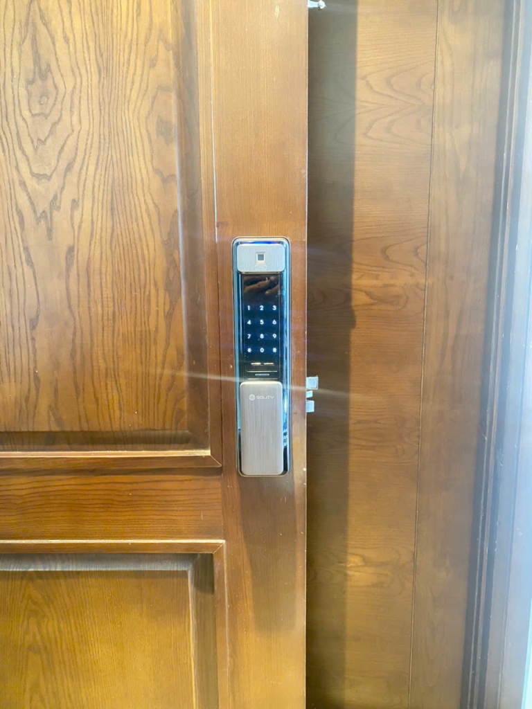 khóa cửa vân tay