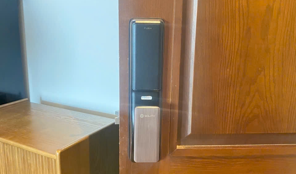 khóa cửa vân tay