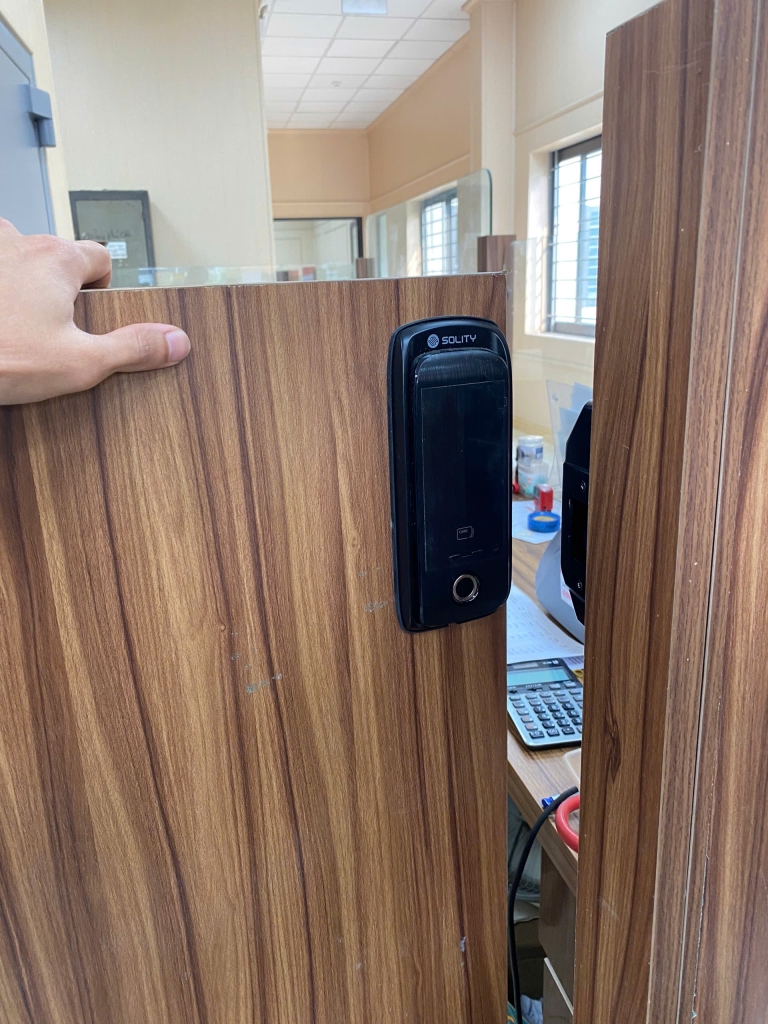 khóa cửa vân tay