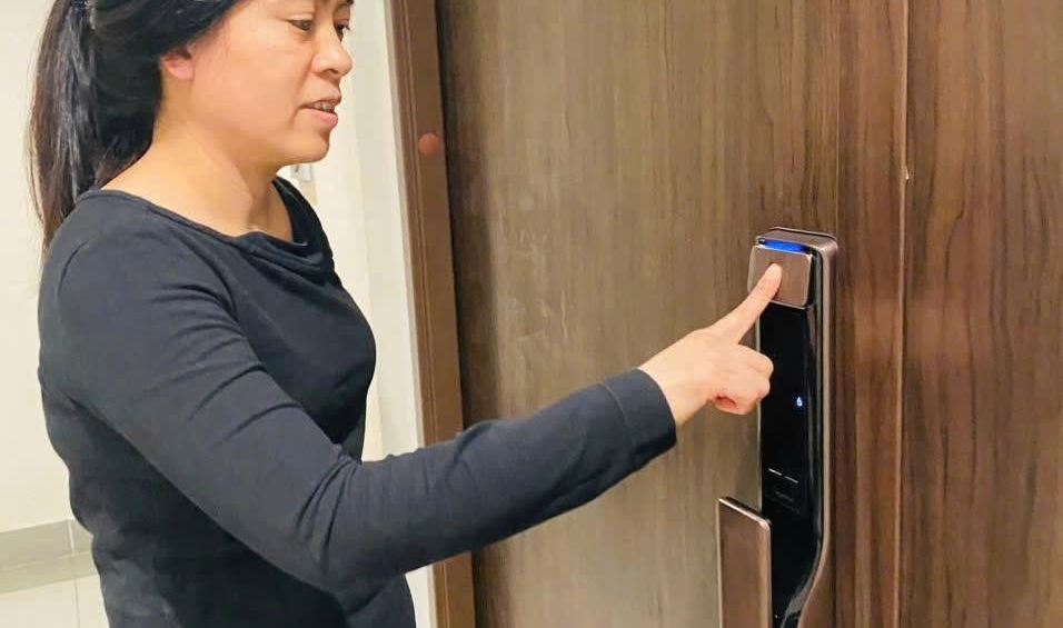 khóa cửa điện tử