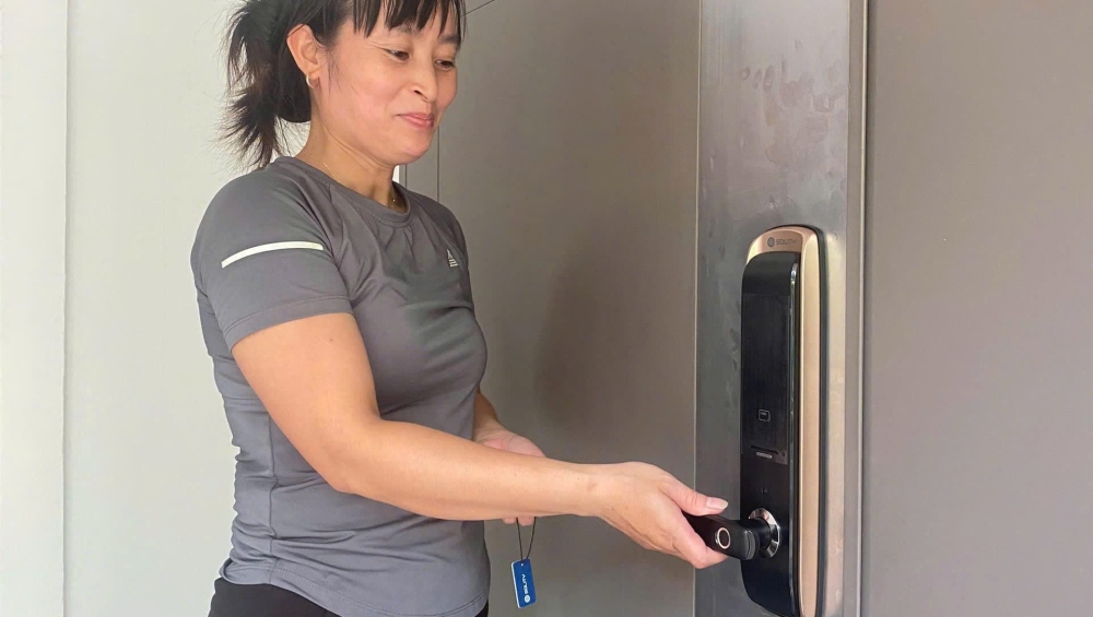 khóa cửa điện tử