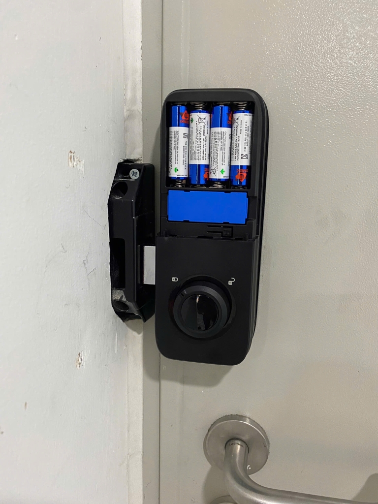 khóa cửa điện tử