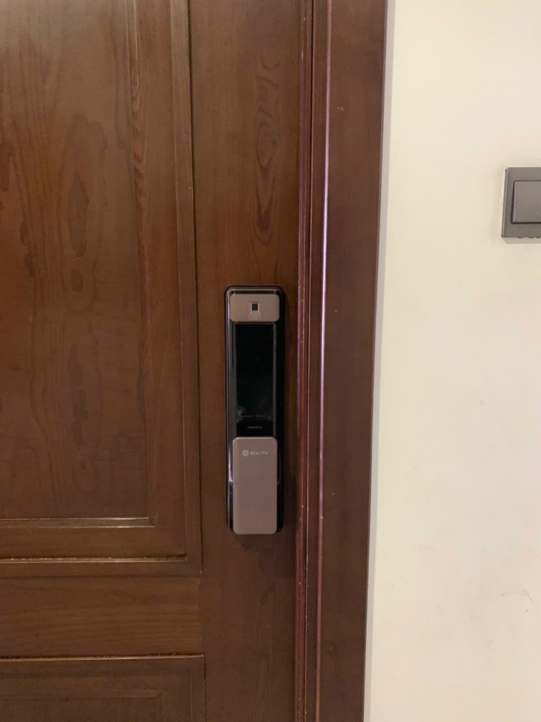 khóa cửa điện tử