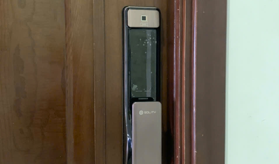 khóa cửa điện tử