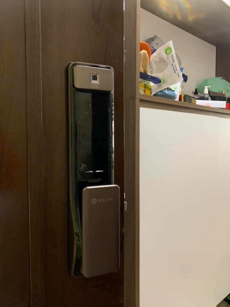 khóa cửa điện tử