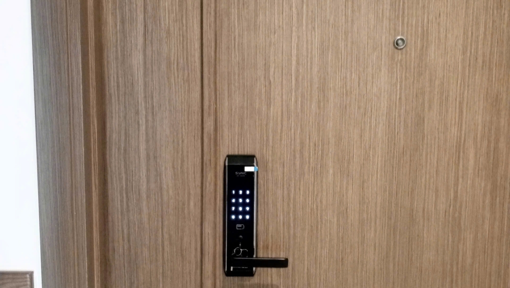 khóa cửa điện tử