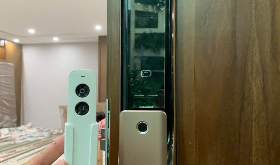 Có Nên Lắp Khóa Vân Tay Cho Phòng Ngủ?