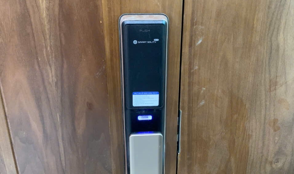 Có Nên Lắp Khóa Vân Tay Cho Phòng Ngủ?