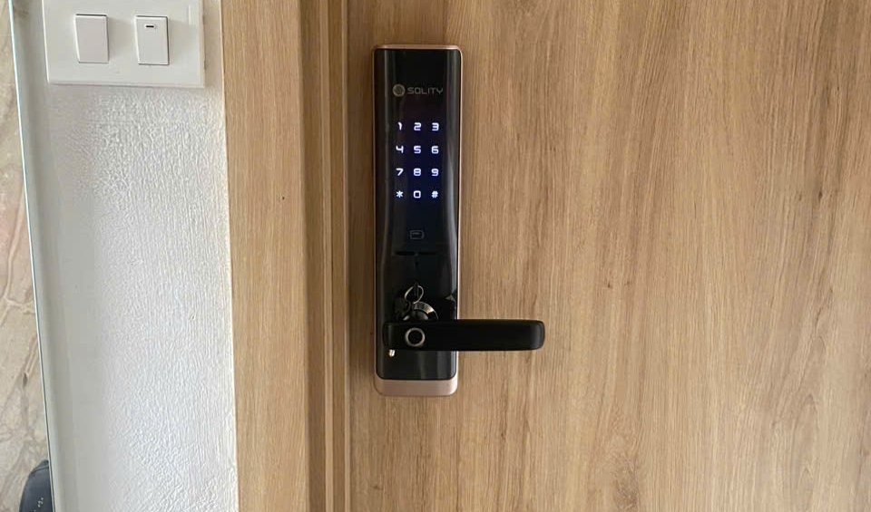 khóa cửa vân tay