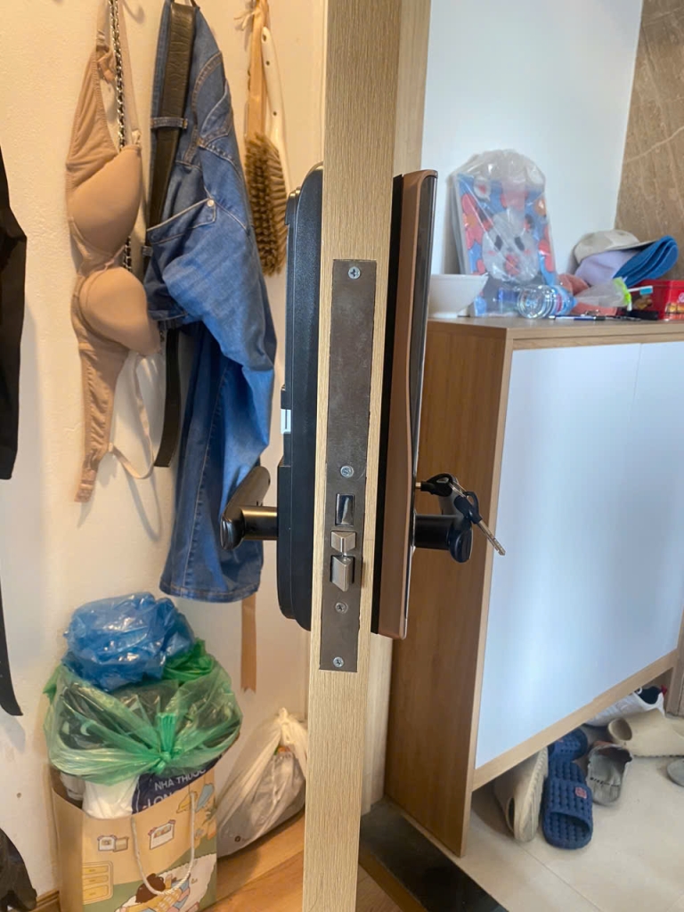 khóa cửa vân tay