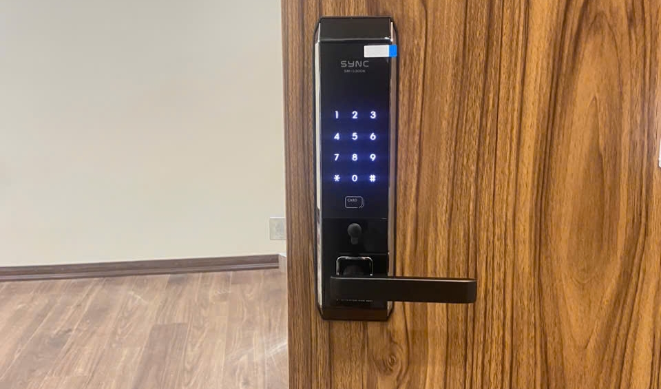 Gia đình có trẻ nhỏ có nên dùng khóa vân tay