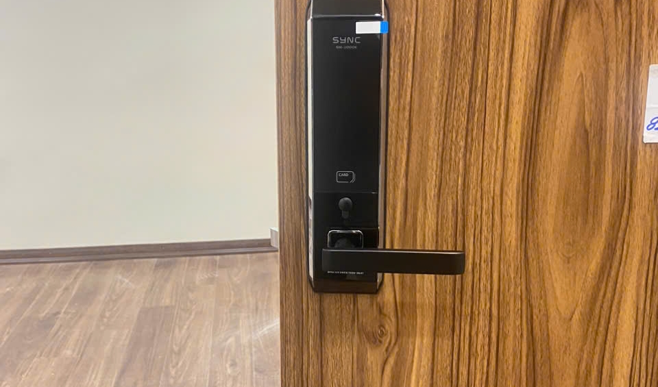 Nên đầu tư bao nhiêu tiền cho khóa cửa vân tay