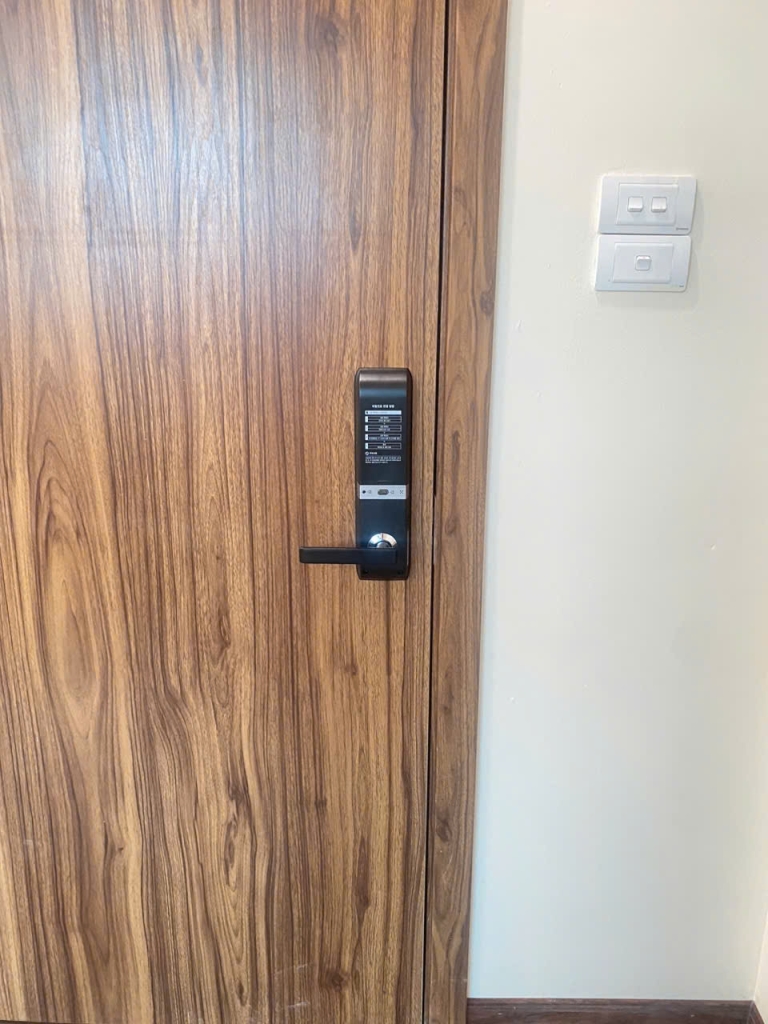 Nên đầu tư bao nhiêu tiền cho khóa cửa vân tay