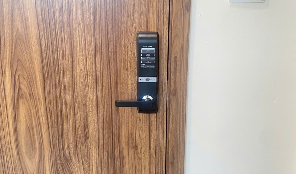 Nên đầu tư bao nhiêu tiền cho khóa cửa vân tay