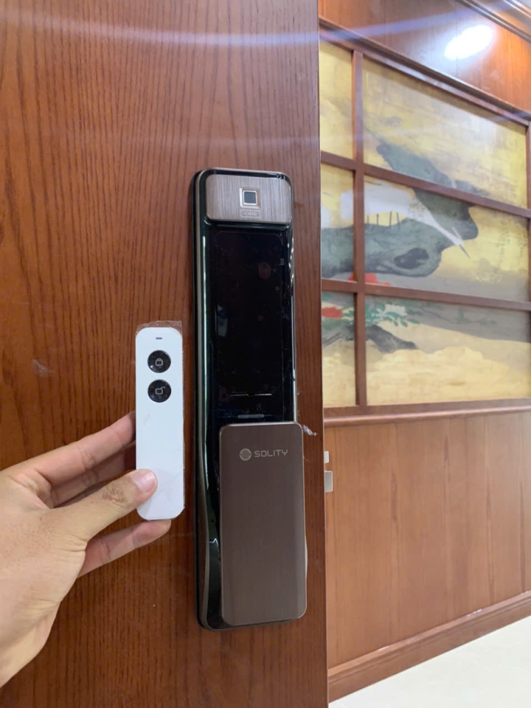 khóa cửa vân tay