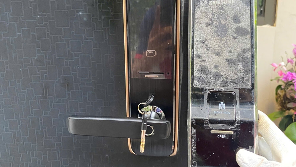 khóa cửa vân tay