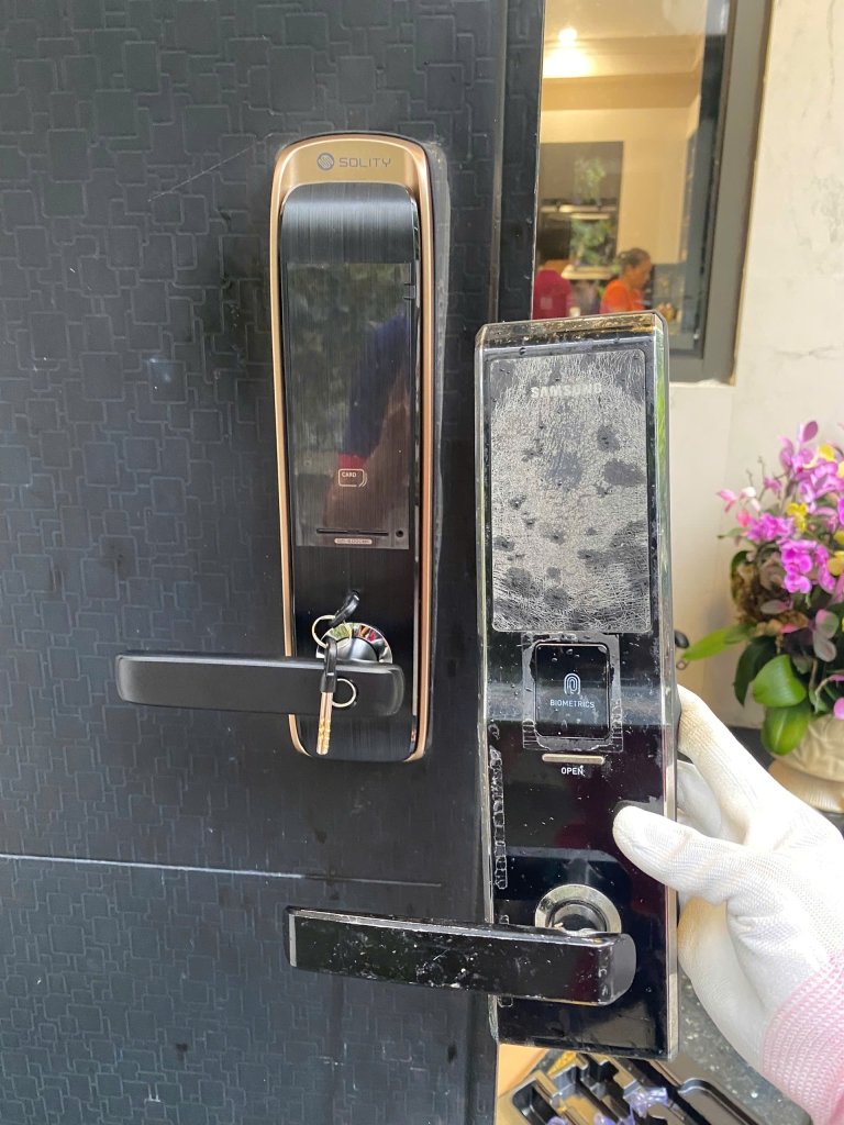 khóa cửa vân tay