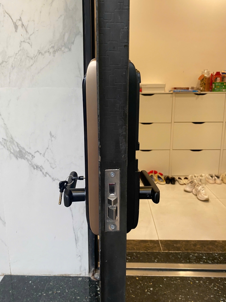 khóa cửa vân tay