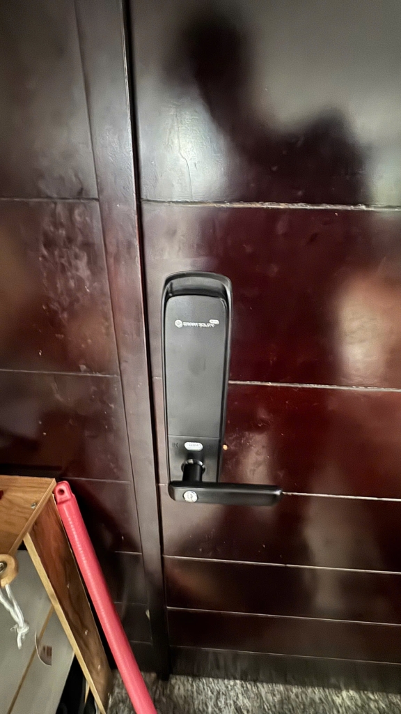 Khóa cửa vân tay